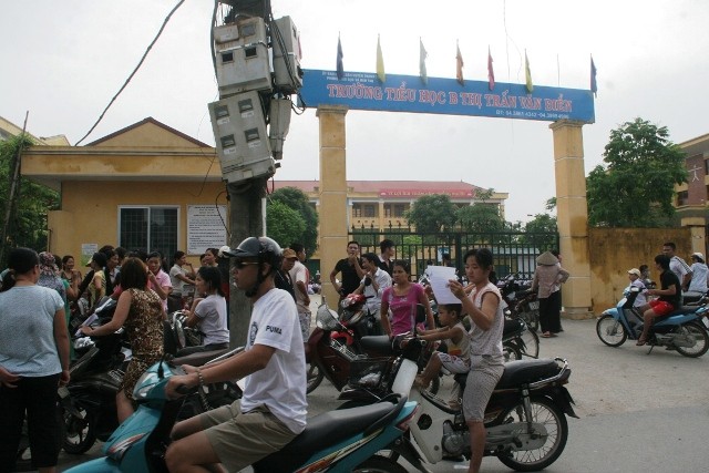 Phòng GD&ĐT huyện Thanh Trì đã đồng ý tiếp nhận các cháu vào học tại trường tiểu học B thị trấn Văn Điển.